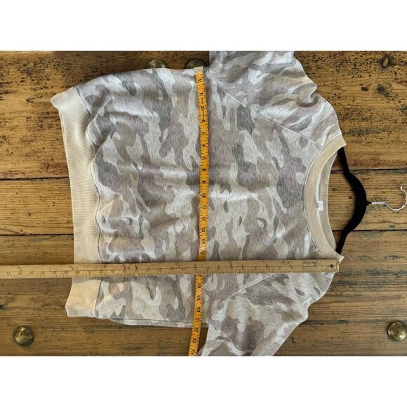 Old Navy Tan Camo Long Sleeve Sweatshirt, long sleeve‎ sweatshirt, sweatshirt, - Picture 6 of 6